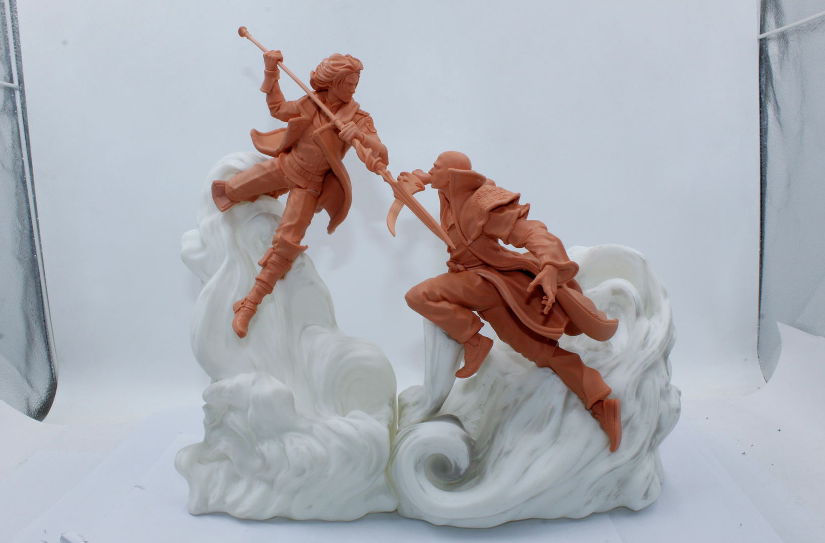 Stormlight Premium Miniatures - Prototipo inicial de la estatua "Clashing Storms" (los materiales no son definitivos)